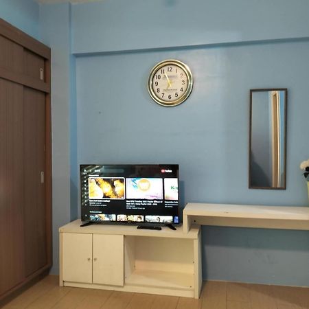 Henry'S Newport Condotel Pasay Exterior photo