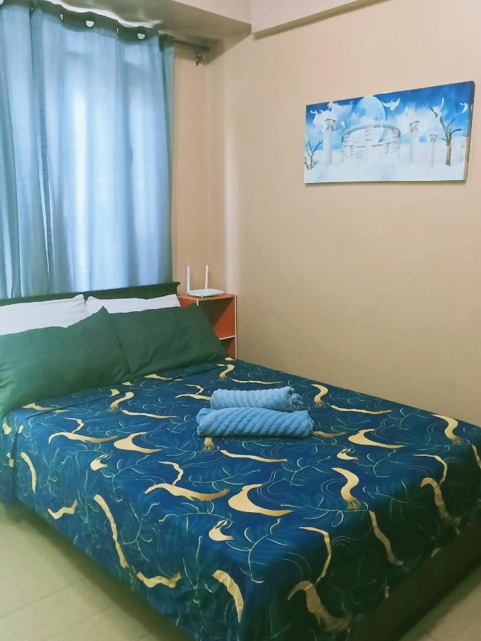 Henry'S Newport Condotel Pasay Exterior photo