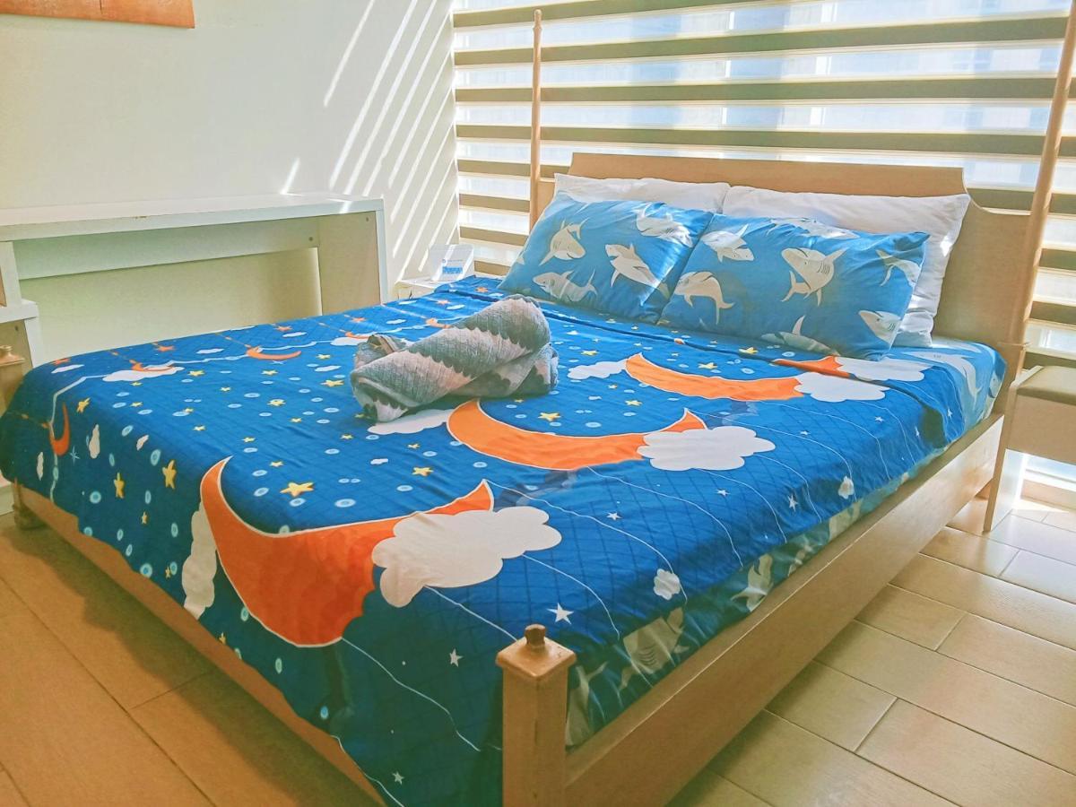 Henry'S Newport Condotel Pasay Exterior photo