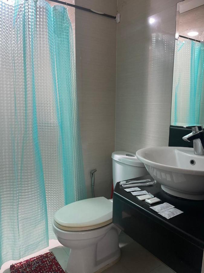 Henry'S Newport Condotel Pasay Exterior photo