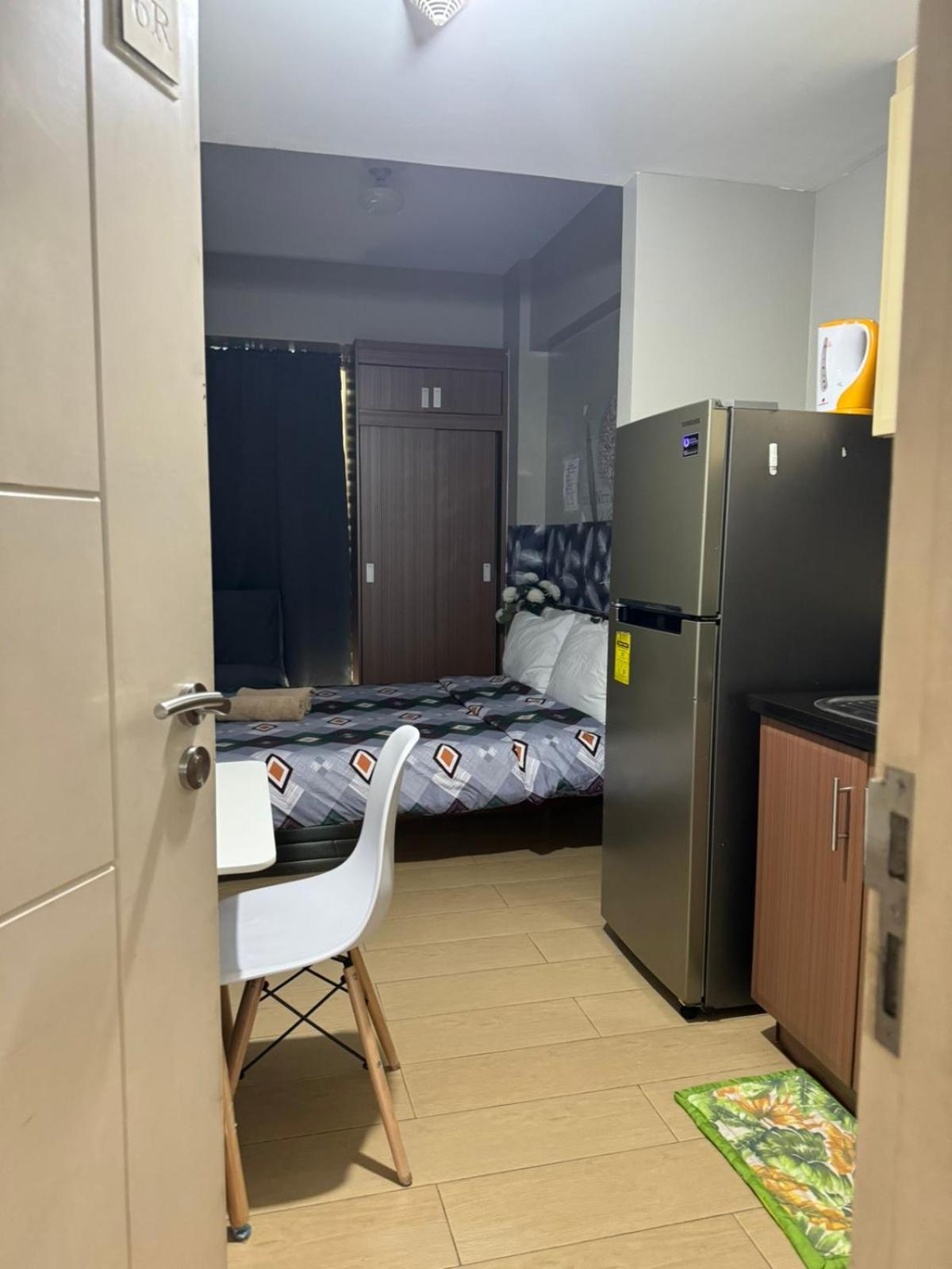 Henry'S Newport Condotel Pasay Exterior photo