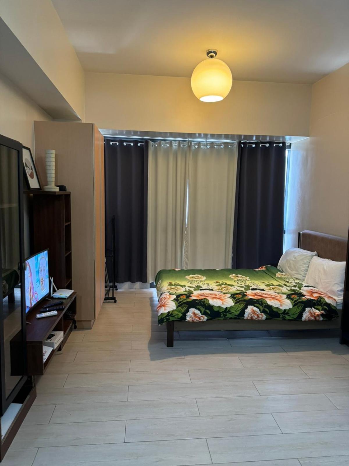 Henry'S Newport Condotel Pasay Exterior photo