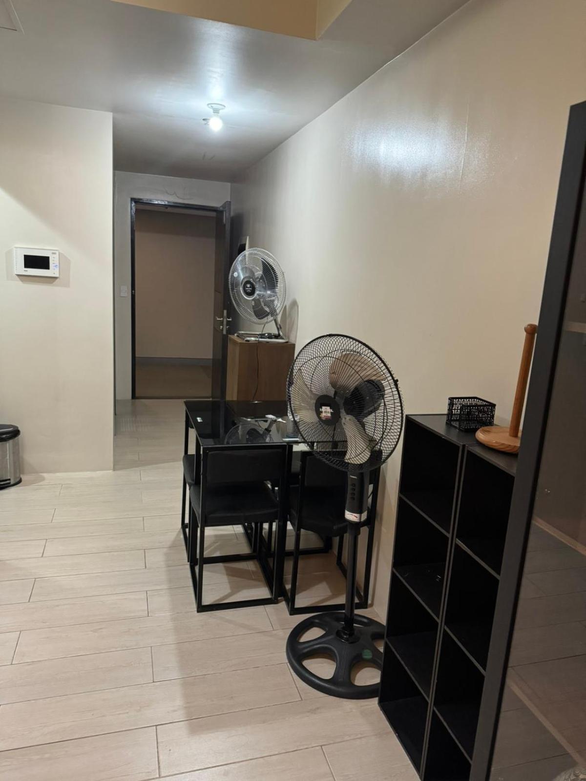 Henry'S Newport Condotel Pasay Exterior photo
