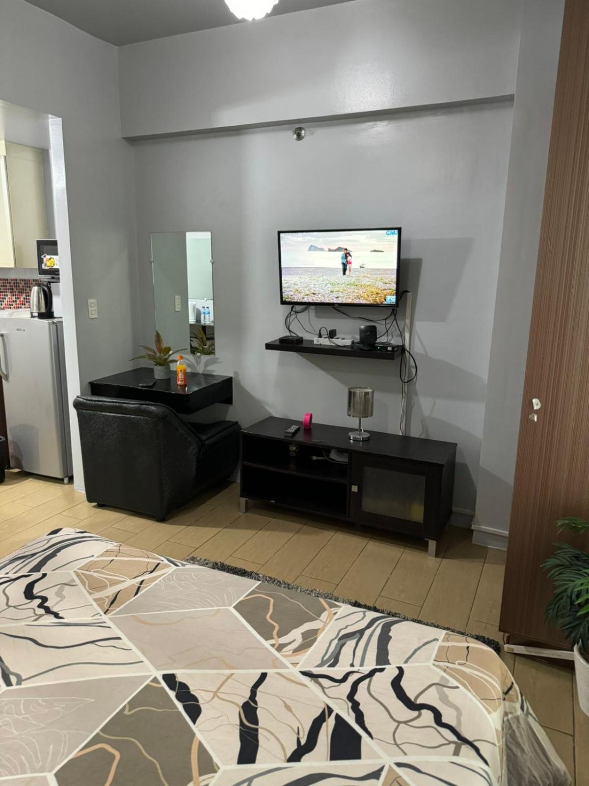Henry'S Newport Condotel Pasay Exterior photo