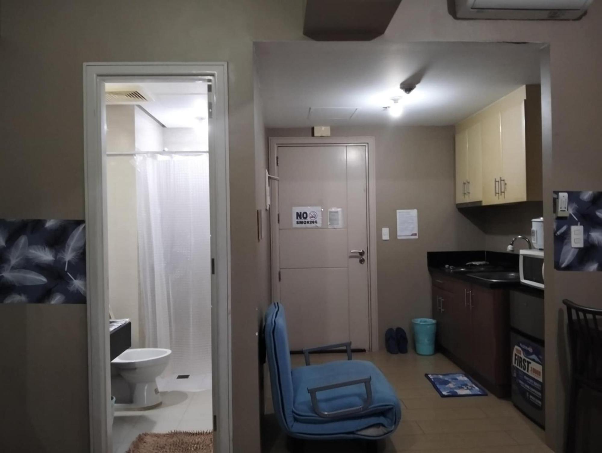 Henry'S Newport Condotel Pasay Exterior photo