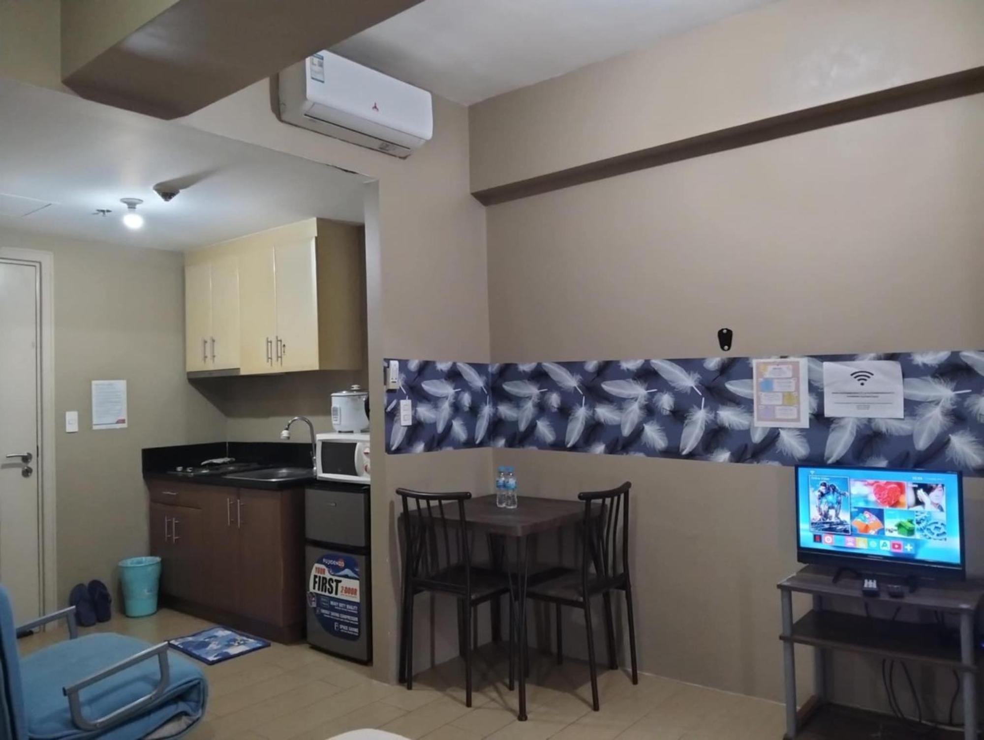 Henry'S Newport Condotel Pasay Exterior photo