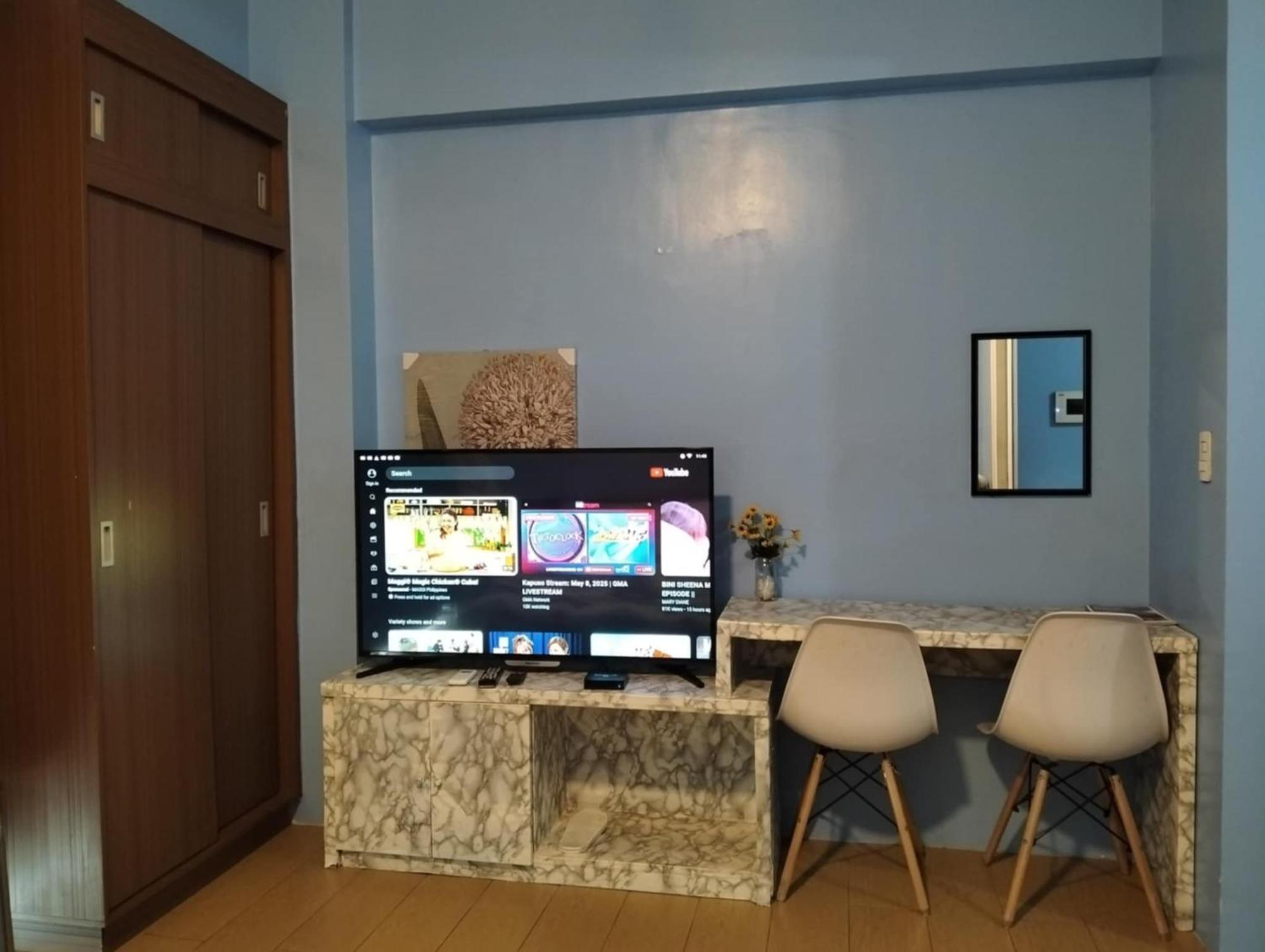 Henry'S Newport Condotel Pasay Exterior photo